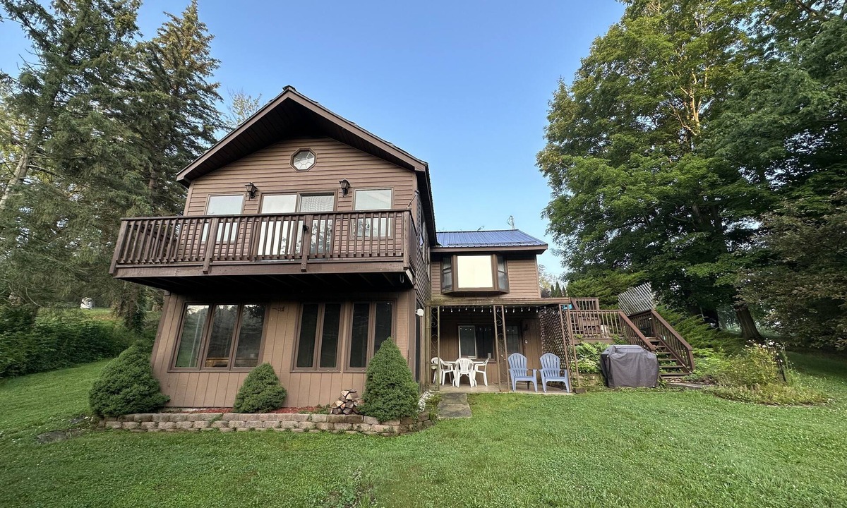 Wolcott House | Peaceful Waterfront property