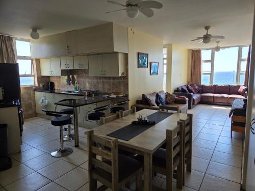 Scottburgh Apartment | Peacehaven Beachfront Apartment - Scottburgh KZN