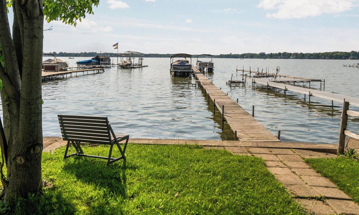 Manitou Beach-Devils Lake House | Peach Beach Retreat: 5BR Irish Hills Getaway, 2 Docks, Devils & Round Lake