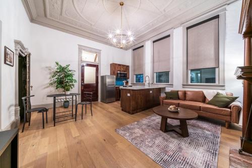 Sedalia Apartment | Peacock Suite