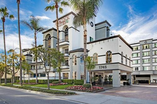 Anaheim Resort Resort | Peacock Suites