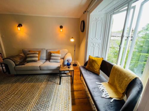 Stoney Middleton House | Peak District Retreat - Hope Valley - Dogs Welcome