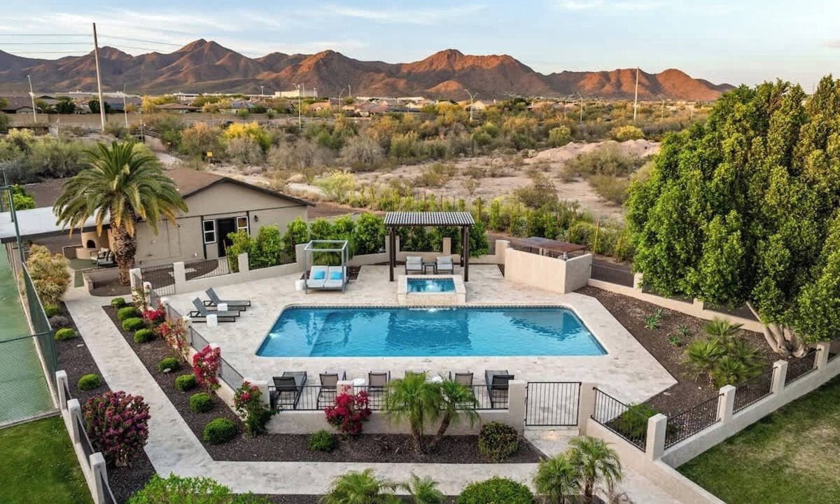 Central Scottsdale House | Peak View Paradise: Sports court & Lush grounds