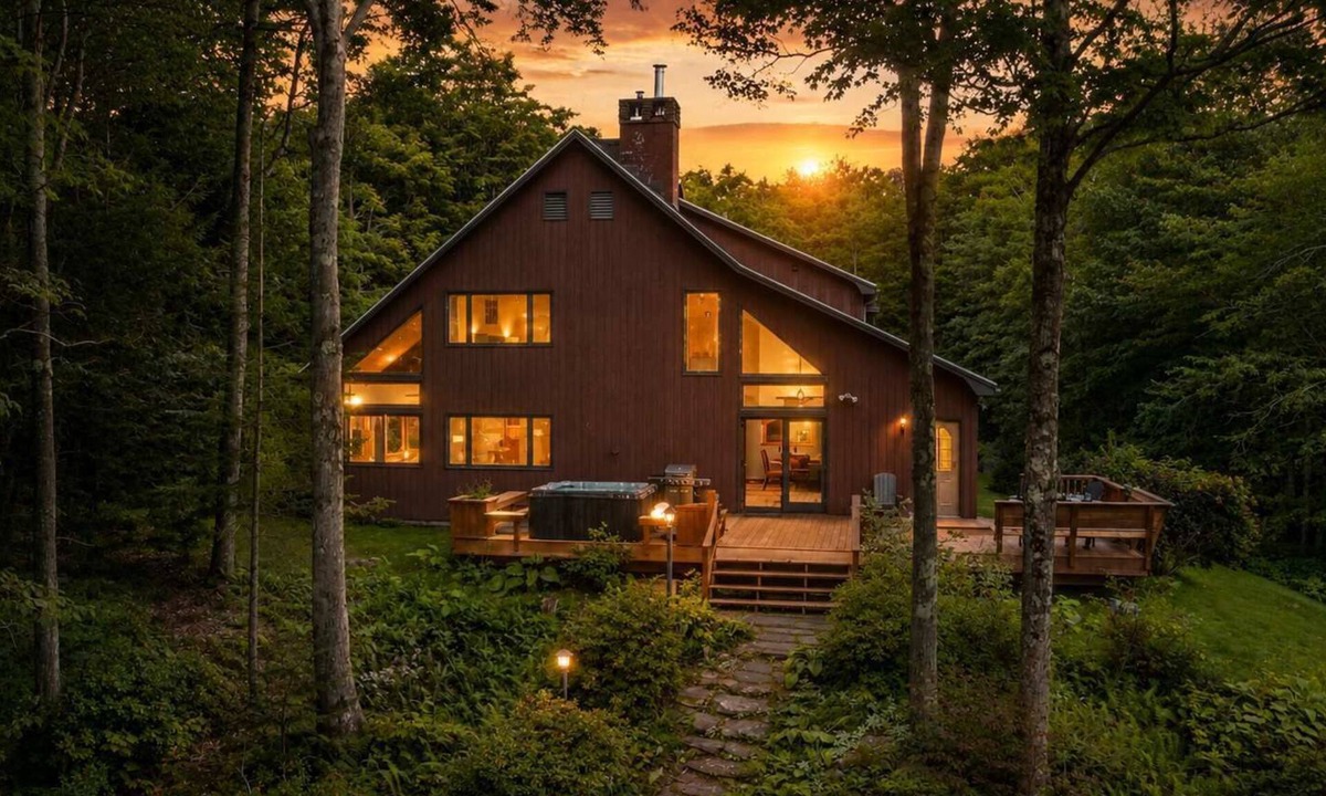Jay House | Peak Views in Jay: VIEWS! | Hot Tub | Sauna