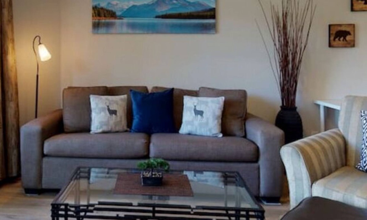 Canmore Condo | PEAKSIDE - ONE BED CONDO - GYM & SECURE PARKING