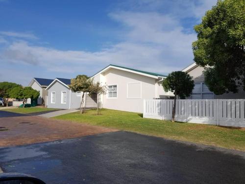 Pearly Beach House | Pearly Waves
