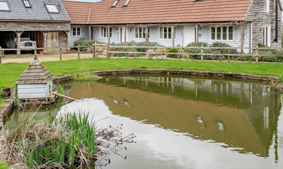 Beckington Cottage | Pears Cottage is set on the edge of the village of Beckington, located in the picturesque Somerset c