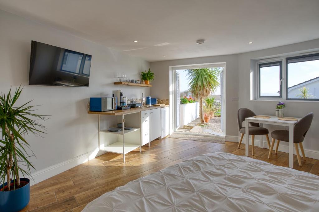 Carbis Bay Apartment | Pebbles King Studio