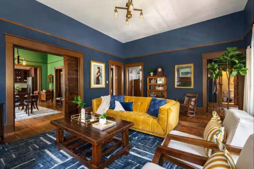 Kirkwood House | Pecan Park