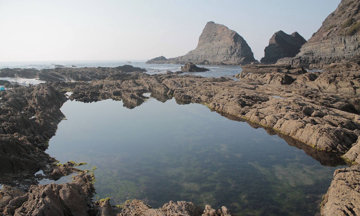 Baiona House | PEDRA DOS CORVOS Beach House - Cozy & Spacious Studio 50 mt from Odeceixe Beach