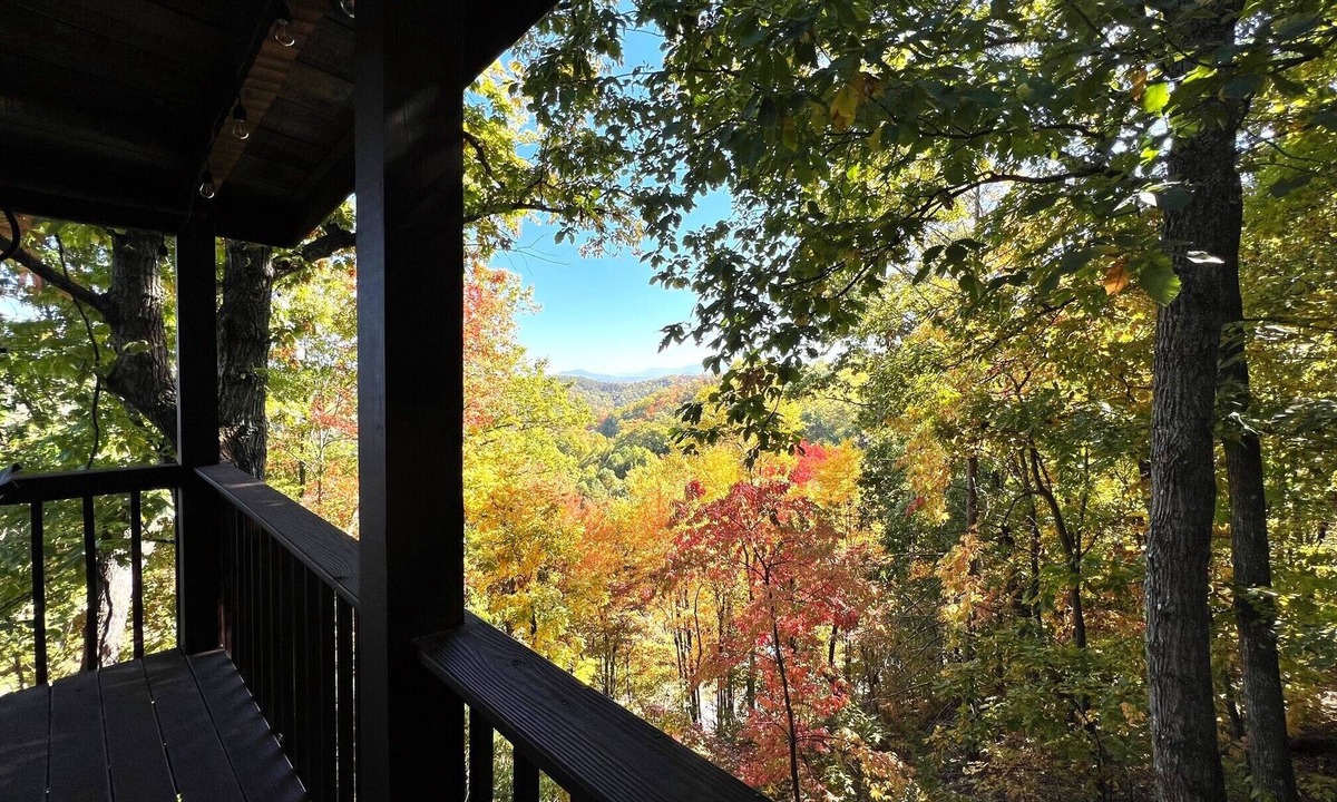 Sevierville House | Peek-A-View Affordable Family Cabin In Wears Valley in Dogwood Farms