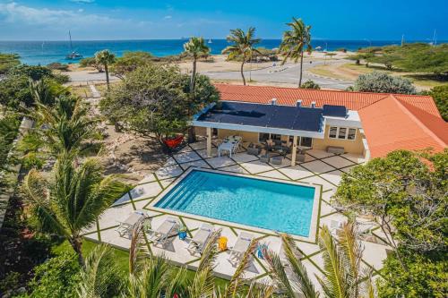 Malmok Villa | Pelican Beach House by Bocobay Seafront LUX 4BD