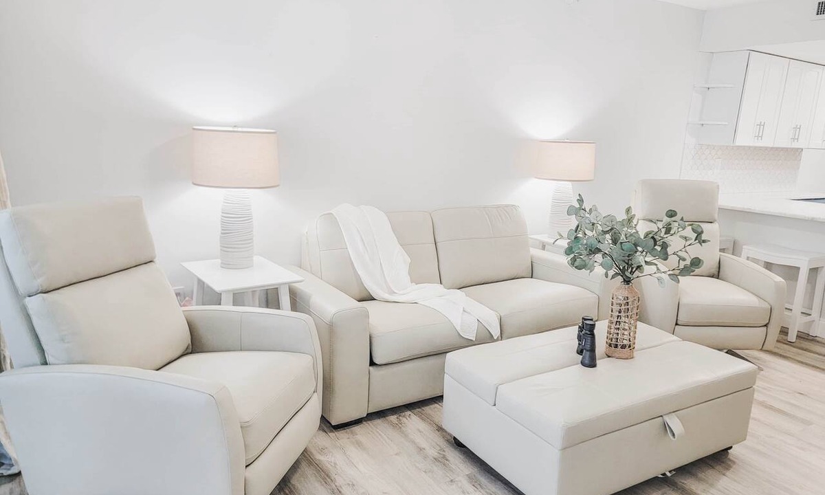 Ponce Inlet Apartment | Pelican Pointe Oceanfront Beach Condo Heated Pool