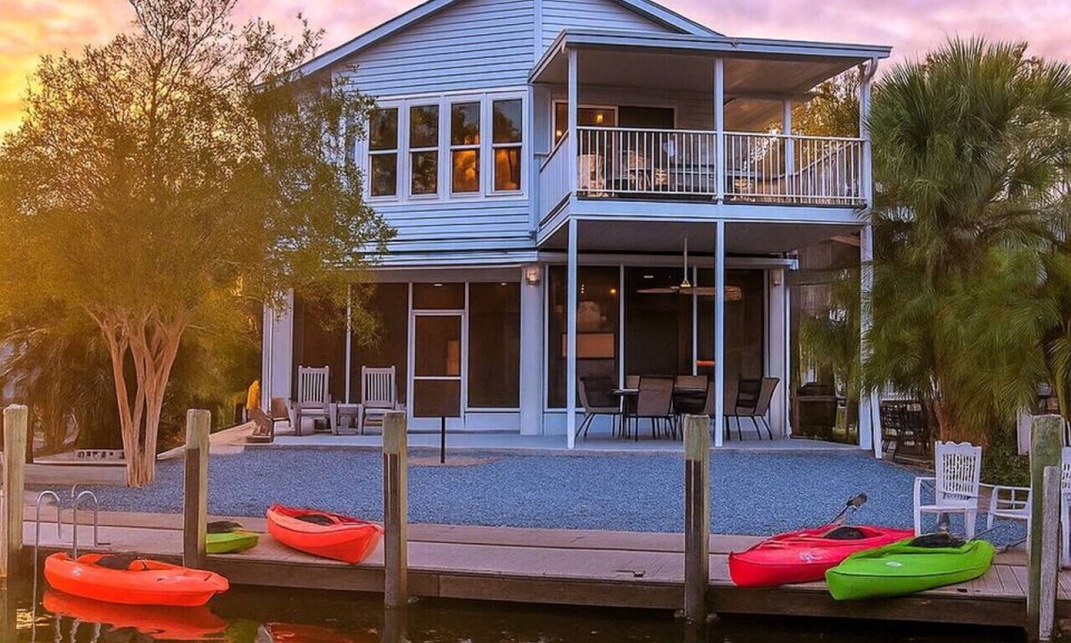 Weeki Wachee Gardens House | Pelican’s Point – Weeki Wachee Main River Home with Gulf Access