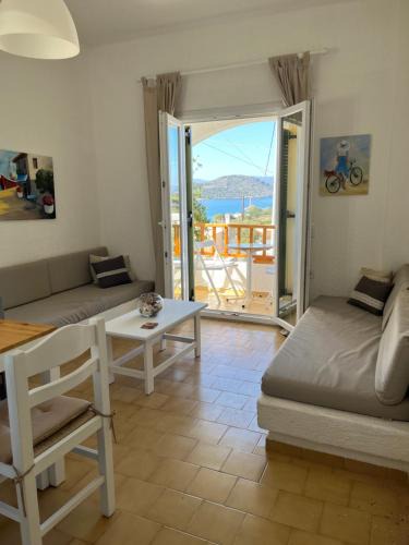 Istron Apartment | Pella in Istron