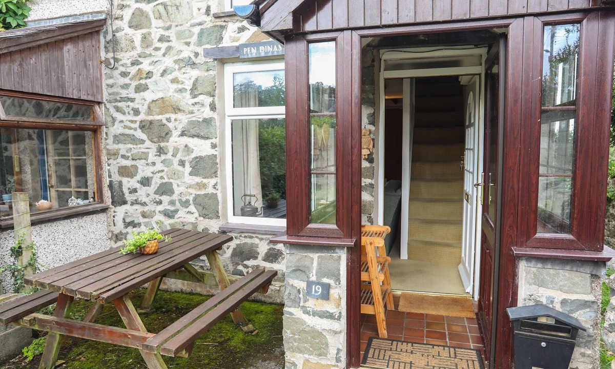 Rhondda Cottage | Pen Dinas