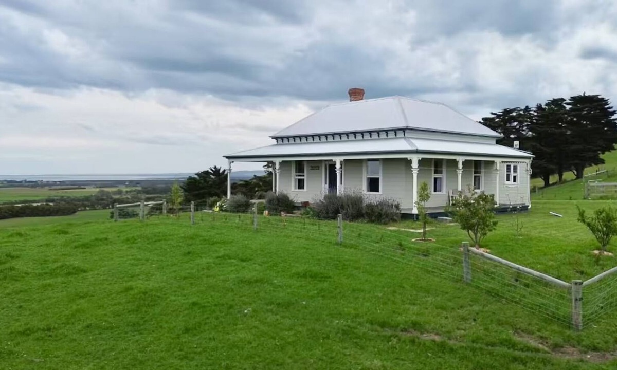 Welshpool Cottage | Pen-y-Bryn (Welsh for On Top of the Hill), Sweeping views of Wilsons Promontory