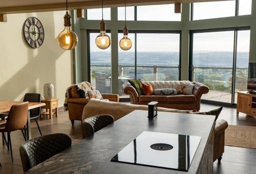 Higher Walton House | Pendle View Sleeps 8 with Hot Tub