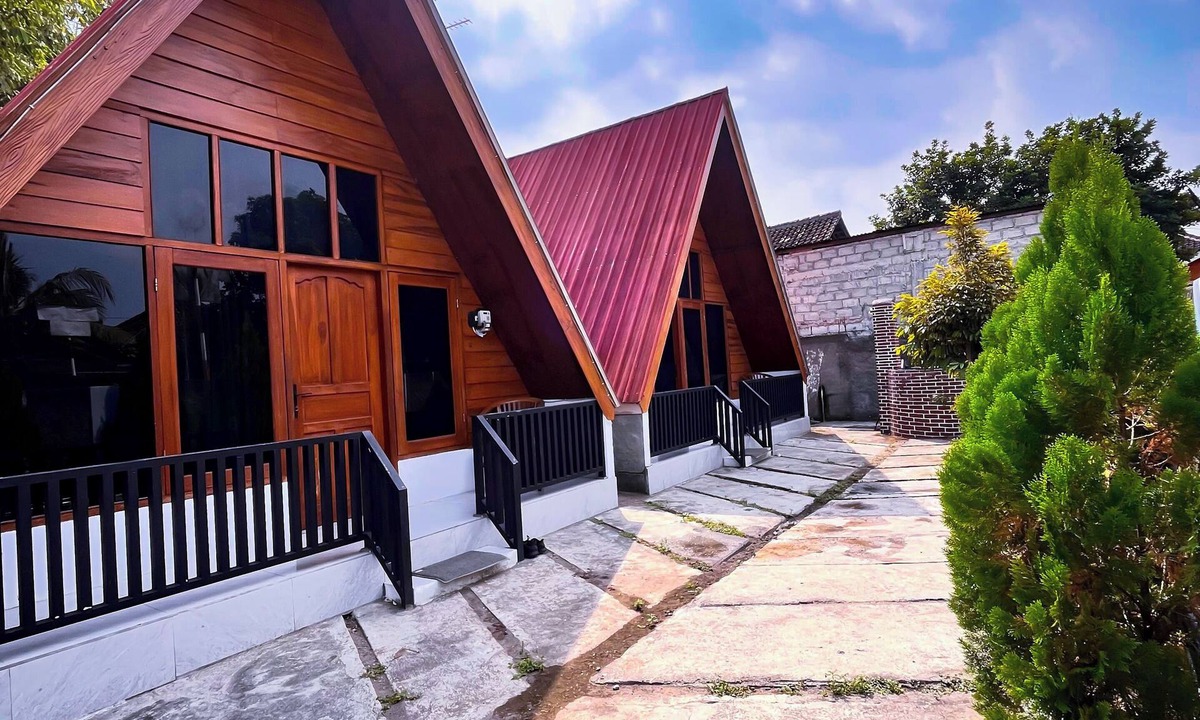 Sewon Hostel | Penginapan omah kampung