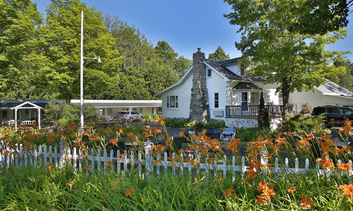 Fish Creek Hotel | Peninsula Park-View Resort