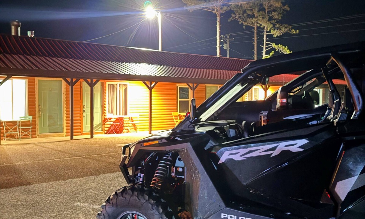 Rapid River Hotel | Peninsula Point Lodge