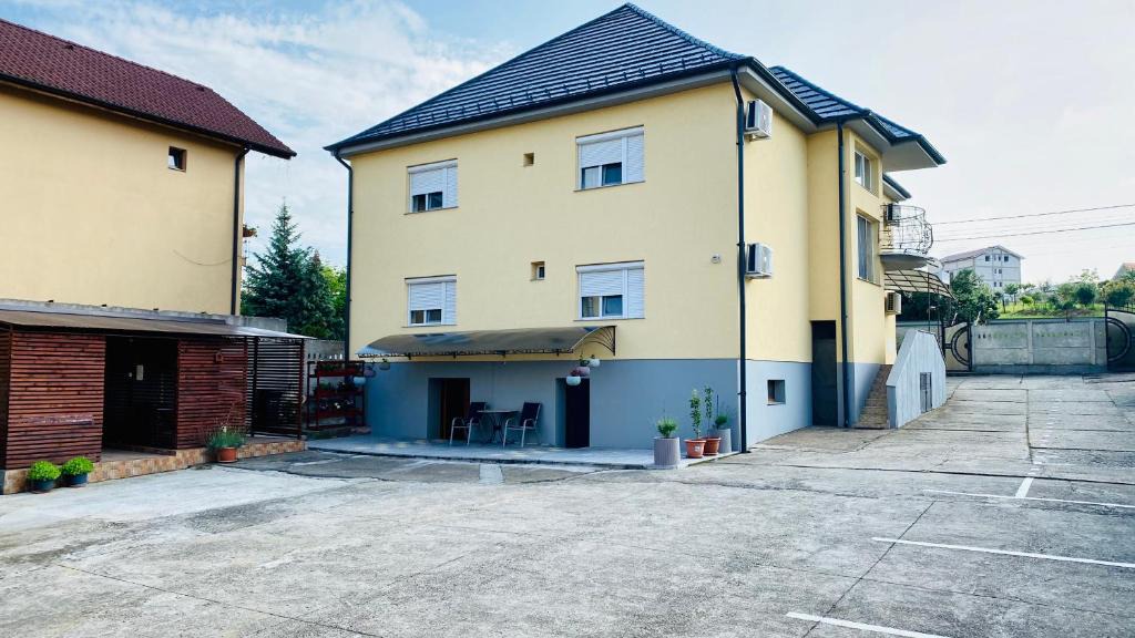 Sinmartin House | Pensiunea Cory