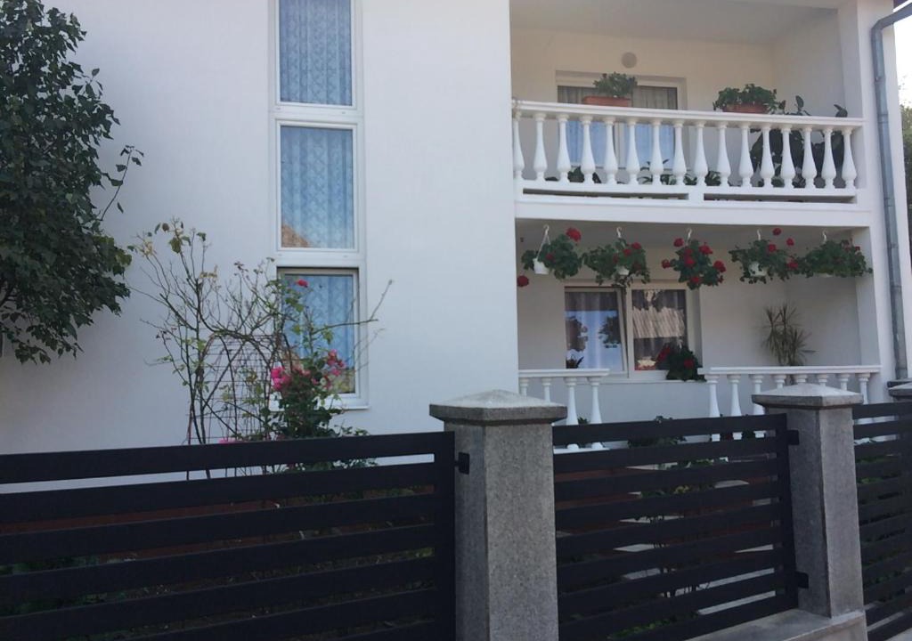 Sant House | Pensiunea Grapini