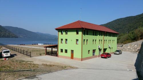 Berzasca House | Pensiunea Lorena