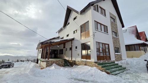 Ranca House | Pensiunea Paradis