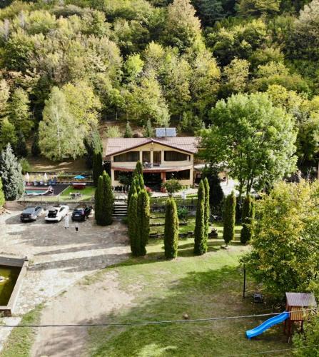 Lunca Jaristei Cabin | Pensiunea Un colț de Rai