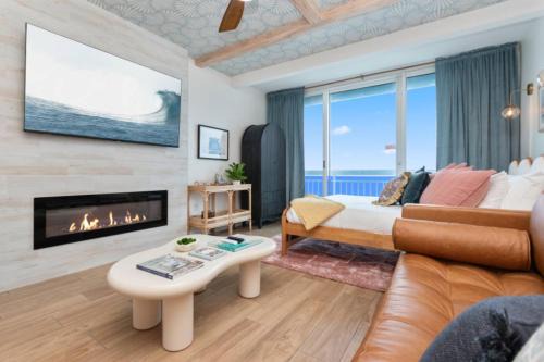 Downtown Myrtle Beach Apartment | Penthouse Oceanfront Studio VR + Mural + Minibar
