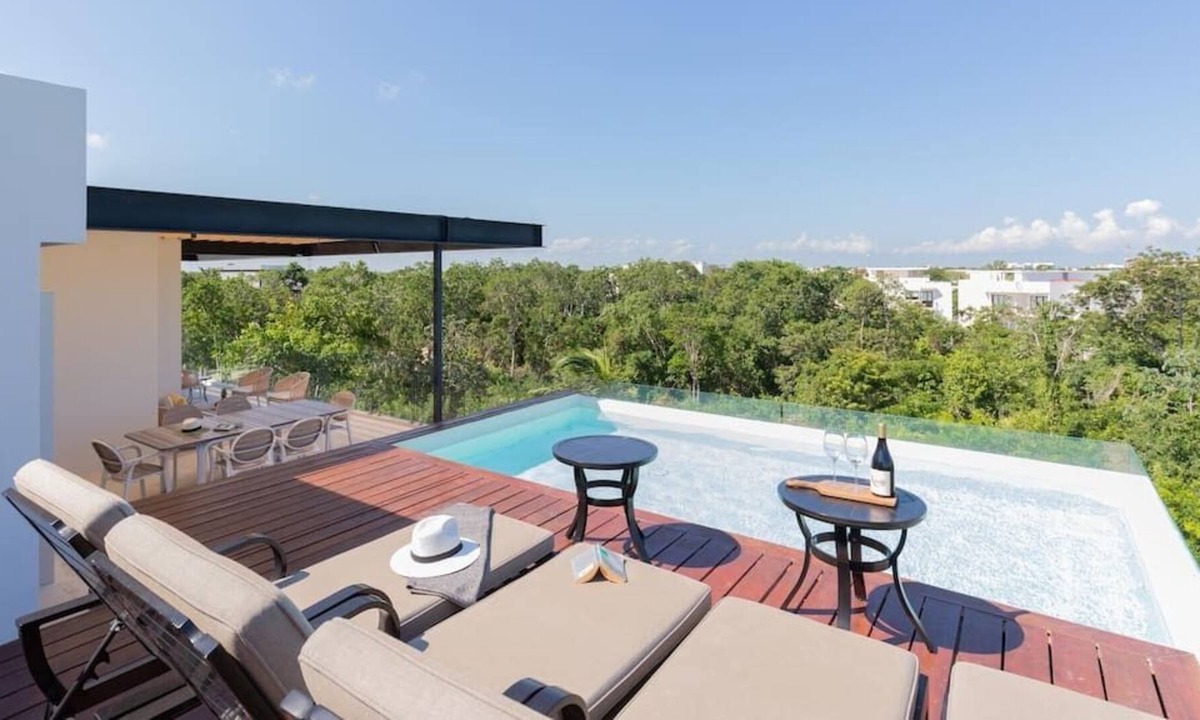 La Veleta Condo | Penthouse |Private Rooftop Pool |Gym|100 Wi-Fi