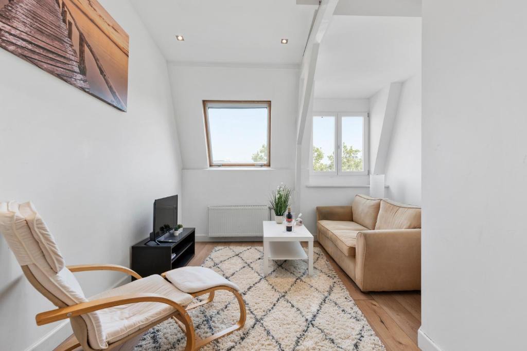 Oude Pijp Apartment | Penthouse spacious apartment with canal view