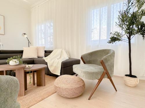 Brisbane Apartment | Penthouse Spot - Sleep 8 - Free Parking - 4km CBD