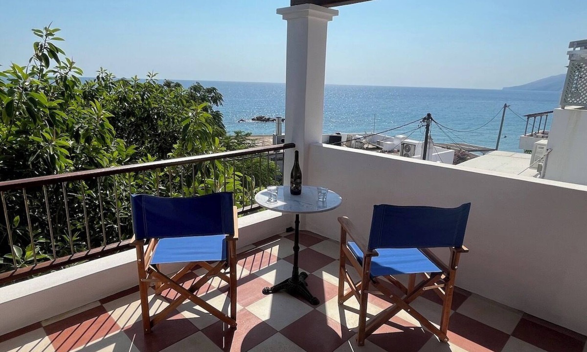 Skyros Town Apartment | Penthouse Studio Magazia Skyros