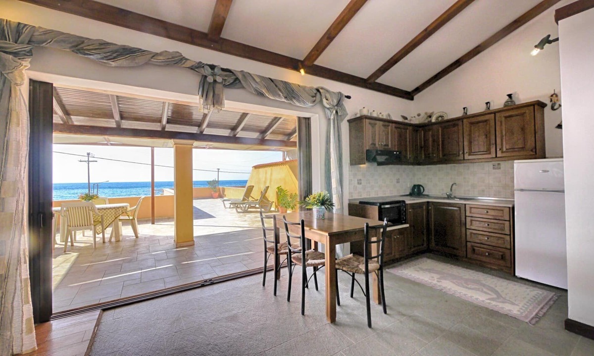 Termenades Apartment | Penthouse Studio Patras mit Sonnenterrasse und Meerblick in Agios Goorgios Pagi