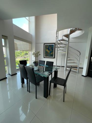 Queretaro Hotel | Penthouse with Pool, Gym & A/C