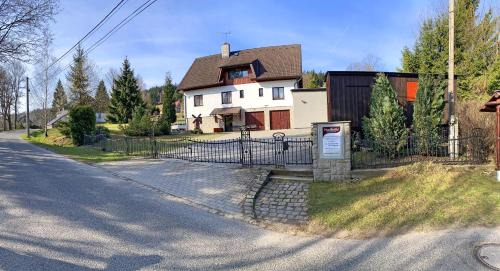 Bedrichov House | Penzion Mühl
