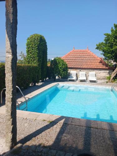 Penafiel House | Pequena Casa rústica com piscina