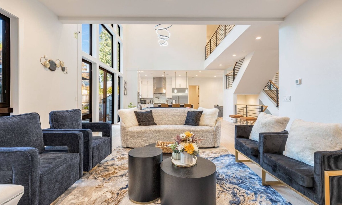 West Bellevue House | Perch - Bellevue Splendor: Prime Location 6BR Luxury & Comfort in Bellevue
