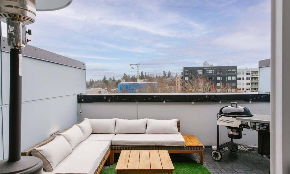 Columbia City House | Perch - Colombia City Comfort: 3 Bedrooms | Conveniently Located Near Transit