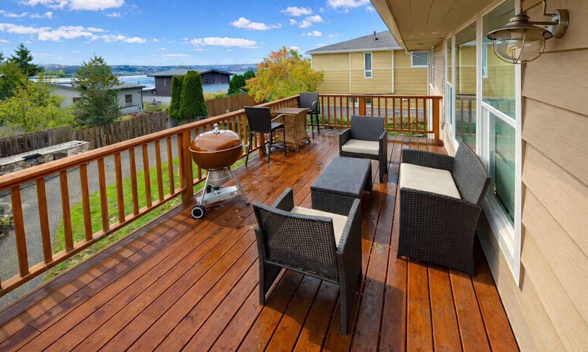 Lake Forest Park House | Perch - LFP View Home: Cozy 4BR Home, Lake Washington View Deck, Backyard