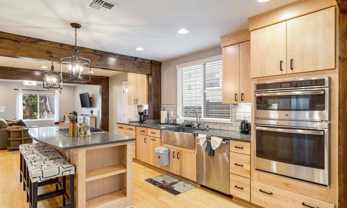 Mid-Beacon Hill House | Perch - Stay in our chic house, stroll to Columbia City, or hop on the light rail to downtown!
