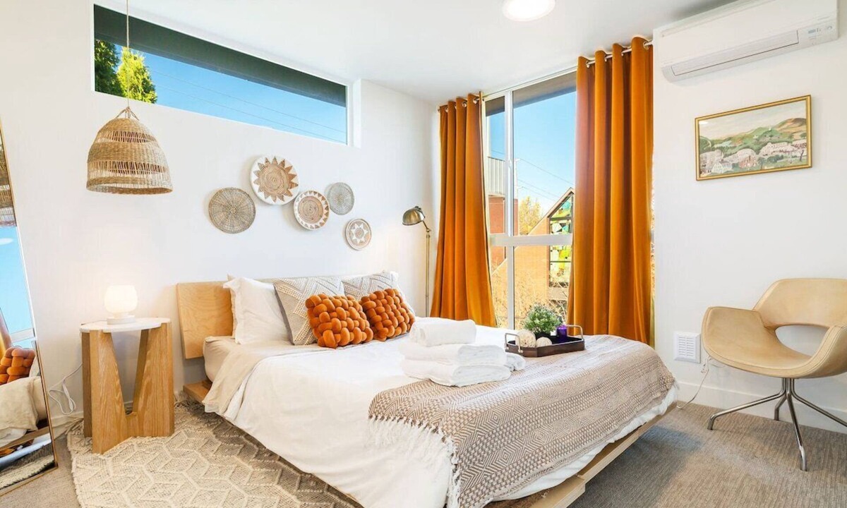 North Queen Anne House | Perch - The Ashworth 67: Chic 3 BR North Queen Ann Retreat with Parking