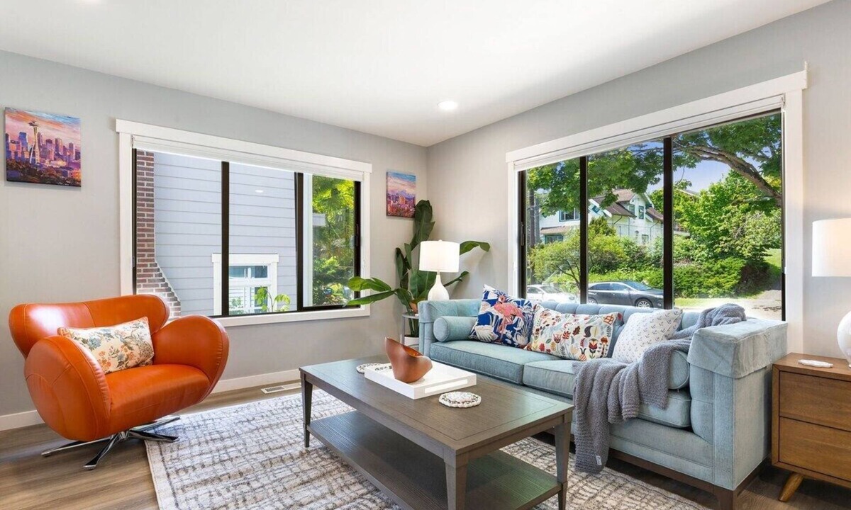 Wallingford House | Perch - The Farmhouse: Walk to Lake Union! 3BR/3BA with Parking