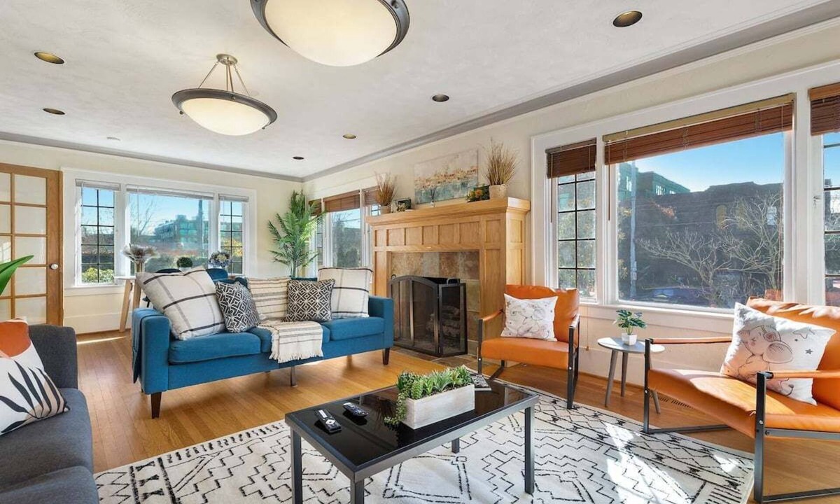 Broadway House | Perch - Vintage Seattle Gem: Spacious, Stylish, Parking