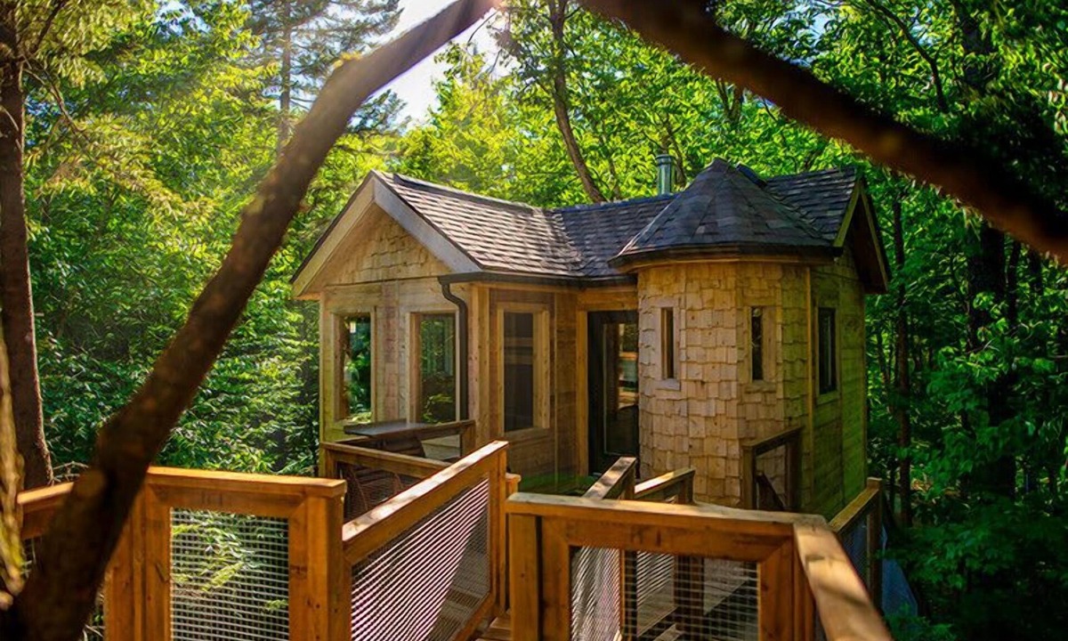 Saint-Faustin-Lac-Carre House | Perched lakeside treehouse, suspension bridge and deck | Lodging #16