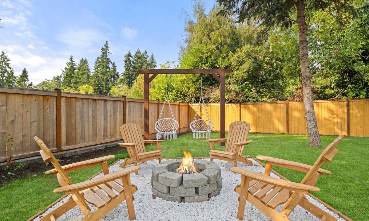 Edmonds House | Perfect 4-bedroom house in pleasant Edmonds for your getaway