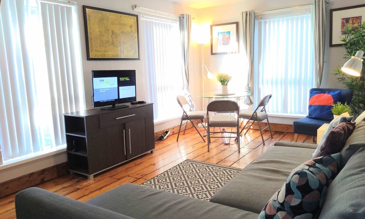 Belfast City Centre Apartment | Perfect Cental Location/Parking/4 Beds