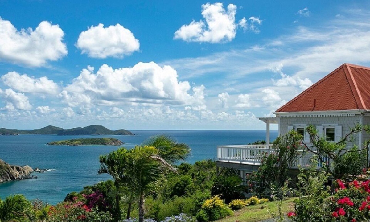 East End Cottage | Perfect Cottage for Honeymoons or Couples' Trips! Amazing Pool & Stunning Views